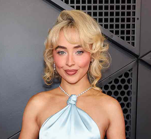 Sabrina Carpenter at the 2025 Grammys looking effortlessly elegant.
